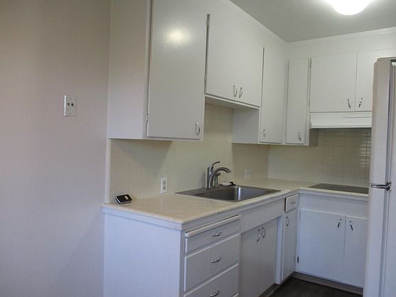 3rd image of 1740 Richmond St #4