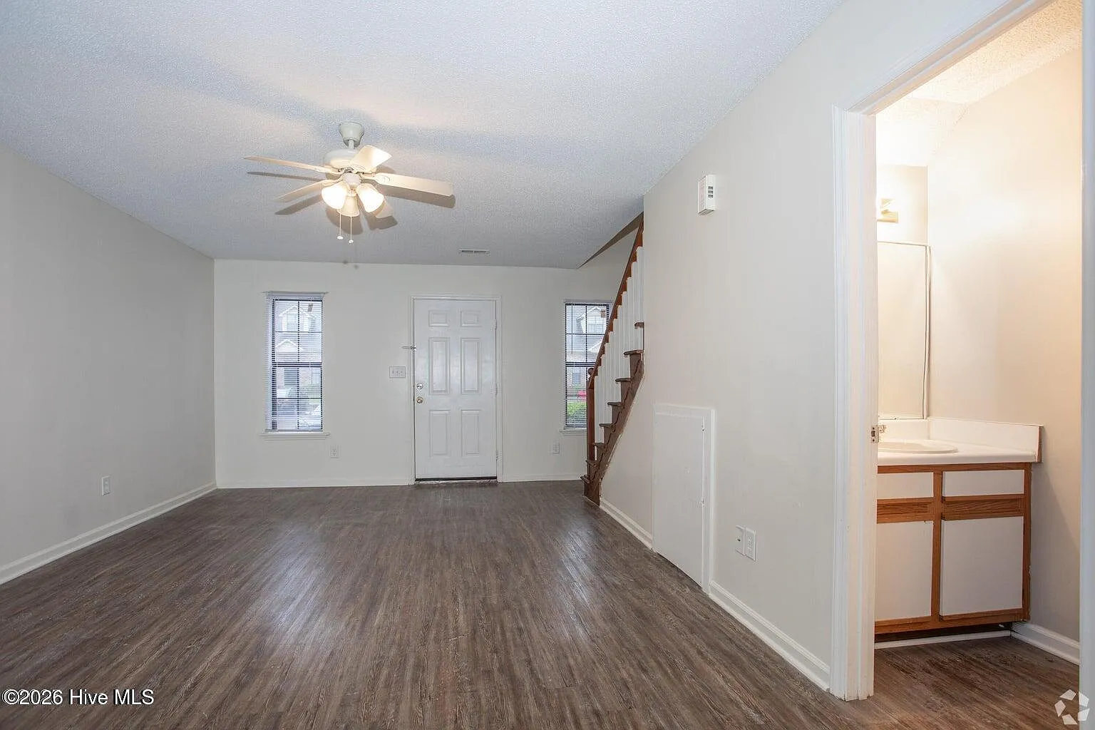 2 bed, 2.5 bath, 1240 sqft, $1,095 — Photo 3