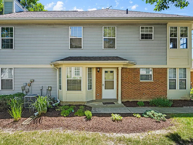 2146 Camden Ln — Photo 3