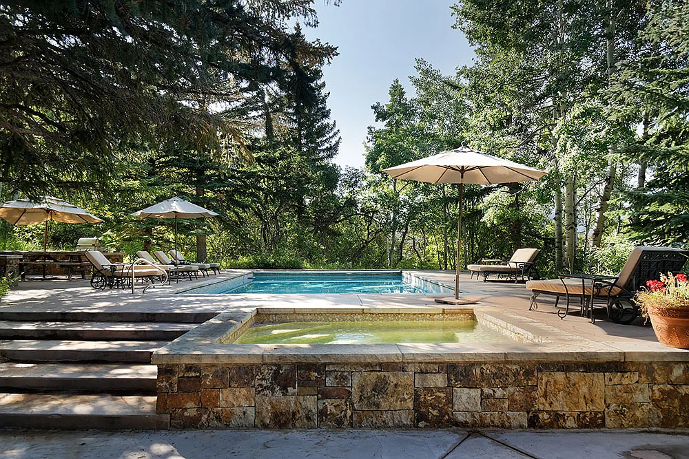 4 bed, 4000 sqft, $30,000 — Photo 3