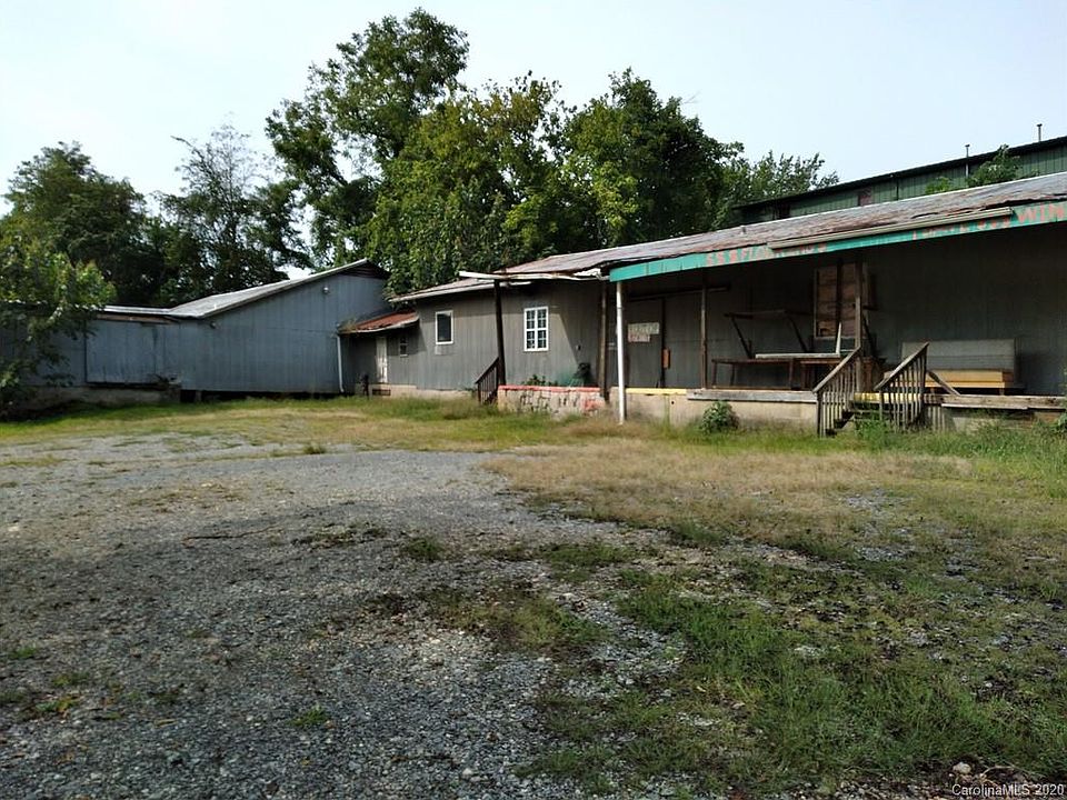 2nd image of 150 E 1st St