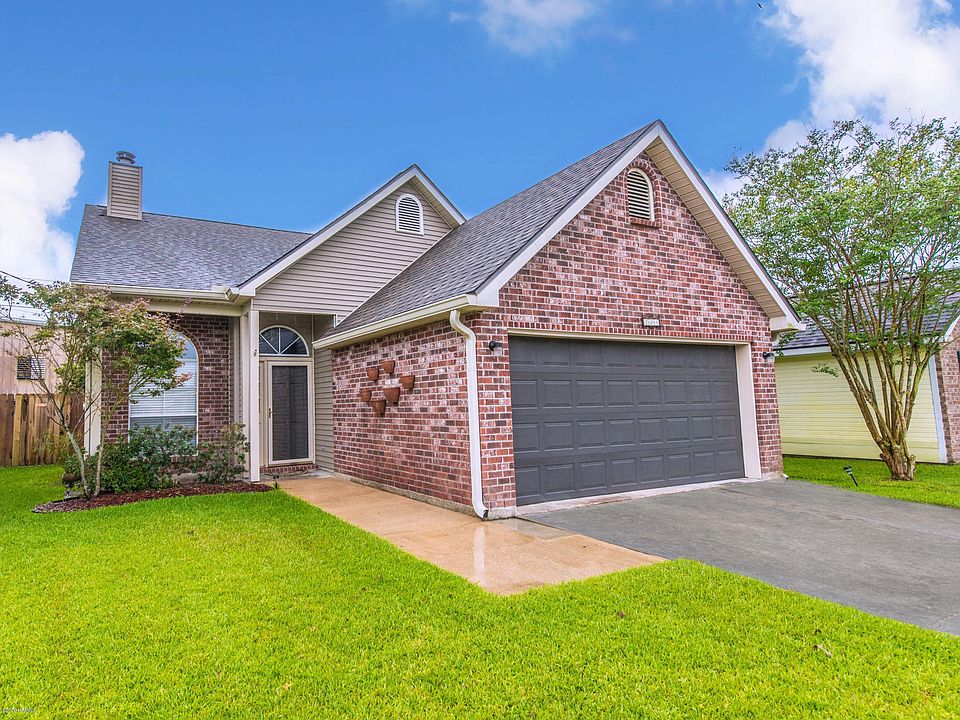 1st image of 204 Elsinore Cir