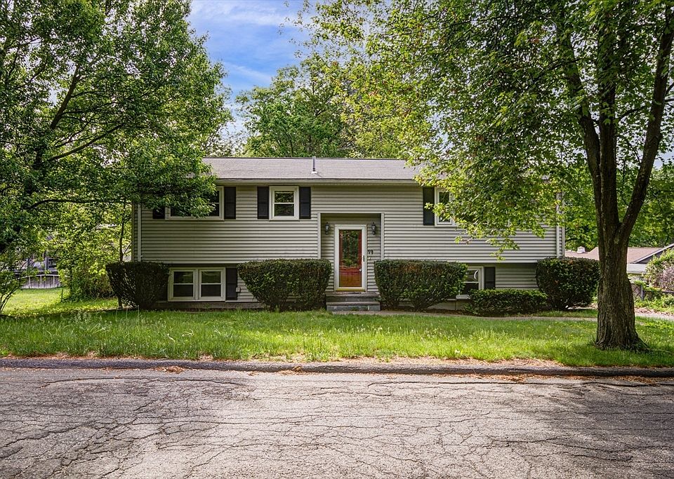 1st image of 19 Macintosh Ave