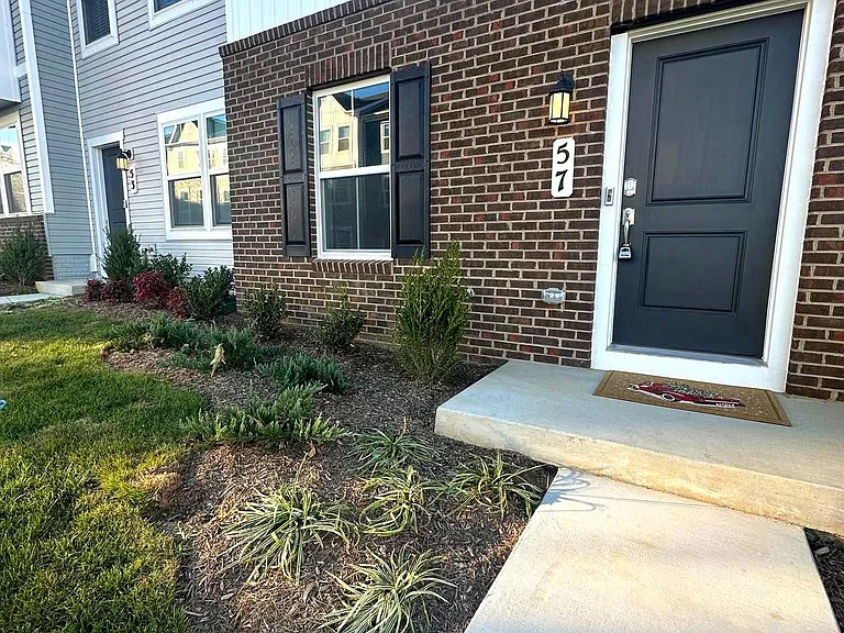 57 Brookfield Mews — Photo 3