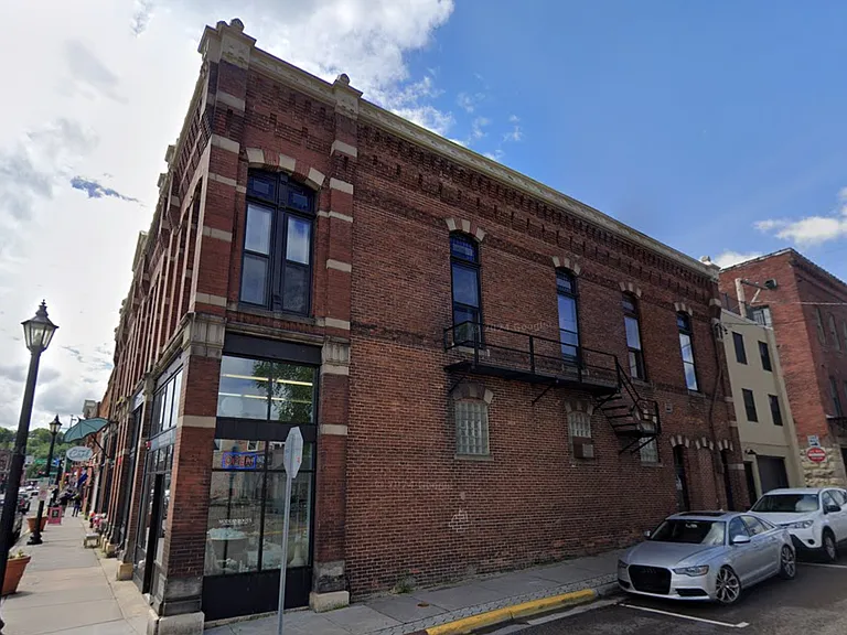 126 Main St N — Photo 16