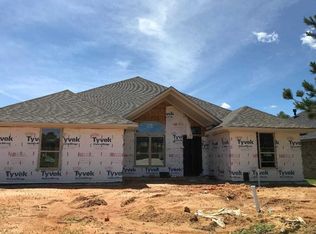 701 Palms Ln, Longview, TX 75601