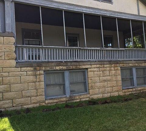 outside w/ screened in porch