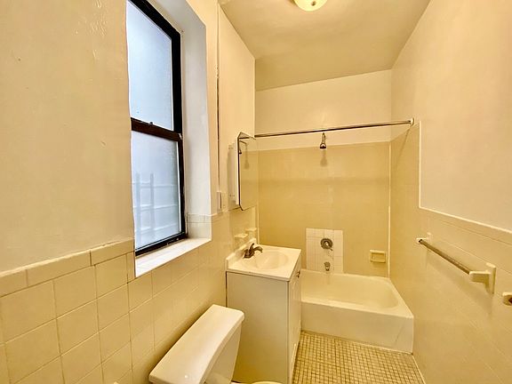 4th image of 19 Cooper St APT 1A