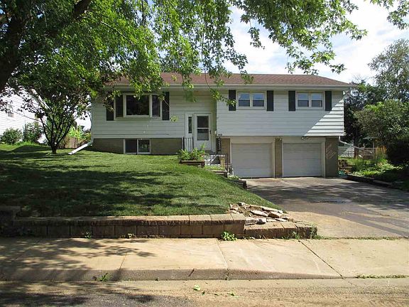 2nd image of 2211 W Overhill Rd
