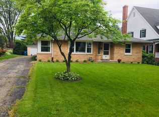 26 Blodgett Ave, Clarendon Hills, IL 60514