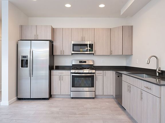 4th image of 1427 Juniper St #A
