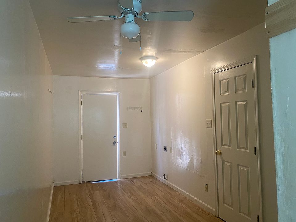 2nd image of 3065 34th Ave #1