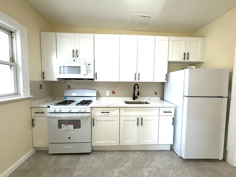 302 W Hudson St #1 — Photo 15