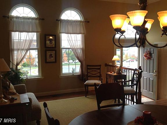 3rd image of 883 Stonefield Sq NE