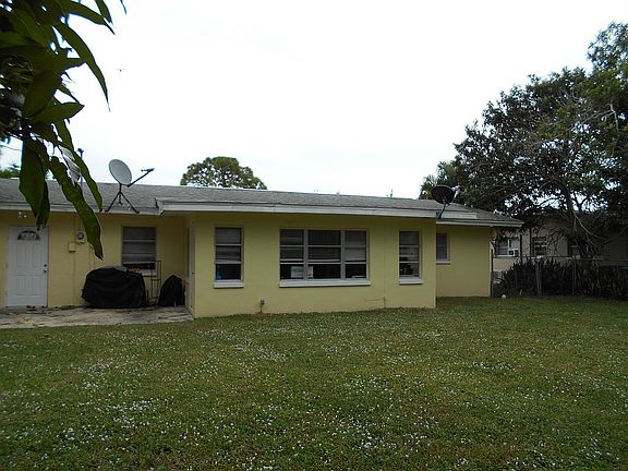 2nd image of 4968 Vincennes St