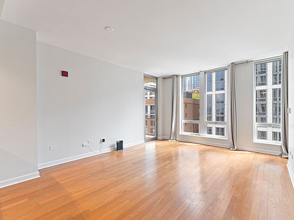 3rd image of 1250 S Michigan Ave APT 1000