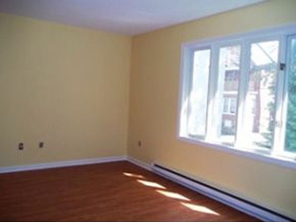 4th image of 337 College St #10-1