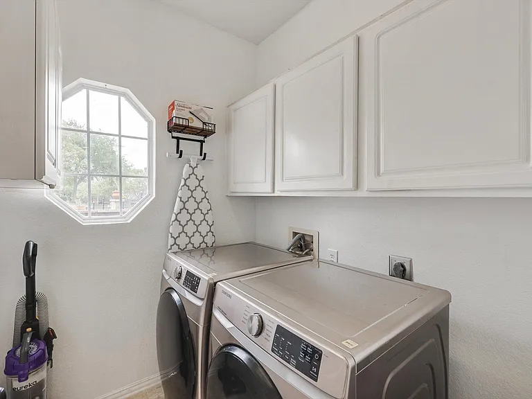 4205 Vista Creek Dr — Photo 37