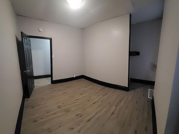 5th image of 2127 Russell Blvd #A
