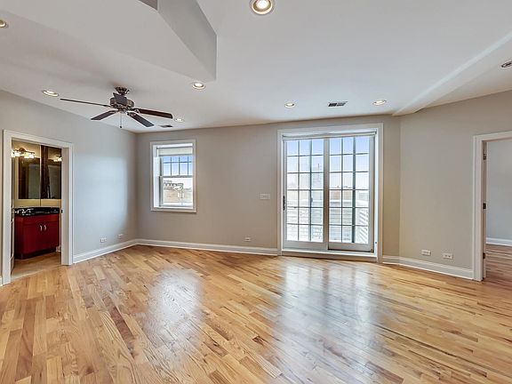 3rd image of 4616 N Kenmore Ave APT 406