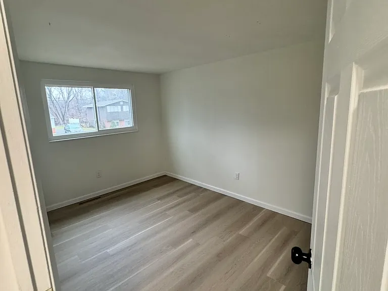 4910 Majestic Dr E — Photo 9