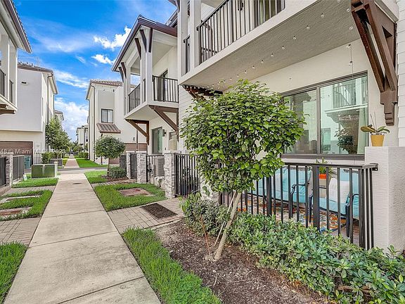 4th image of 4662 NW 83rd Psge