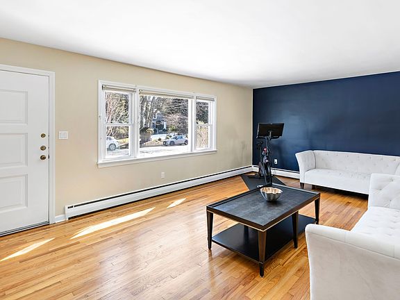 3rd image of 265 Rockland Ave