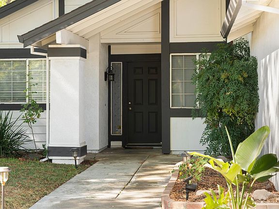 2nd image of 1375 Senida Way