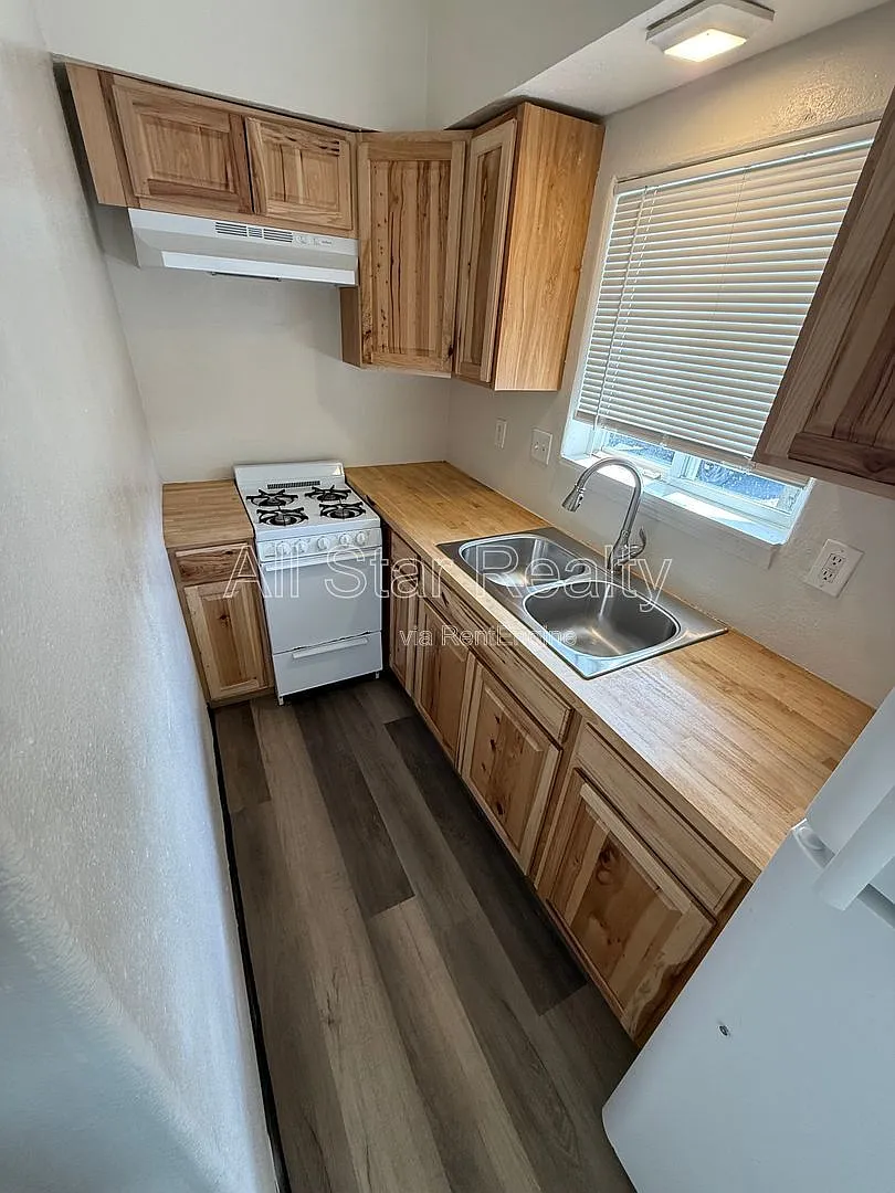 Studio, 1.0 bath, 300 sqft, $975 — Photo 1