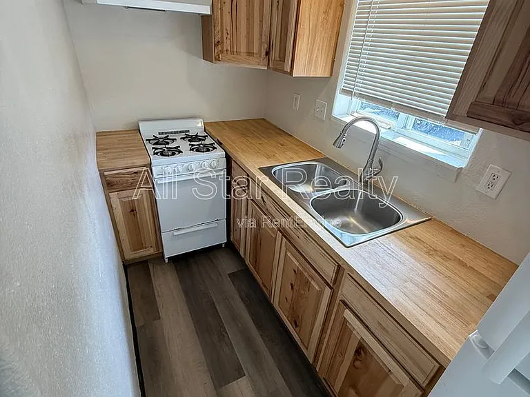 3901 Northwood Dr #8 — Photo 1