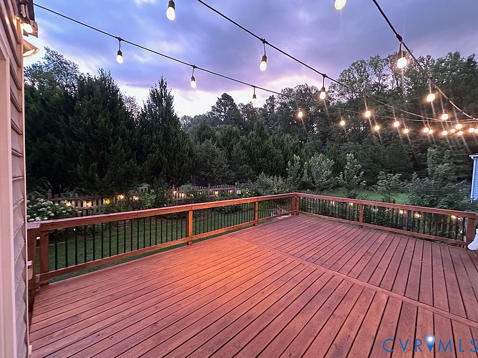2nd image of 8842 Thorneshire Cir