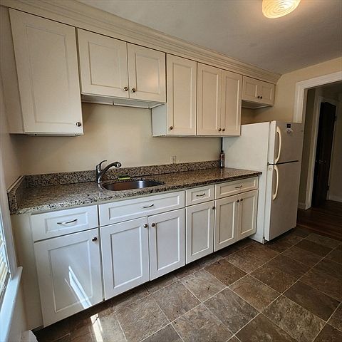 2nd image of 990 Main St APT 2