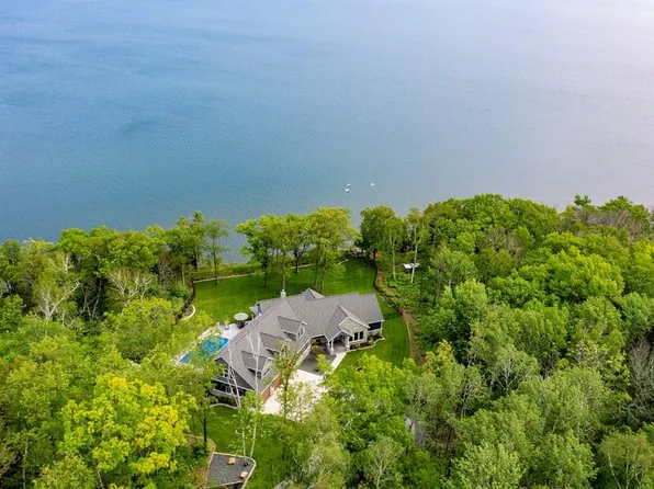 9050 Bay Cliff Dr, Sturgeon Bay, WI 54235