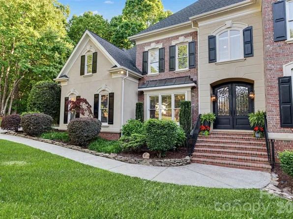 9341 Whispering Wind Dr, Charlotte, NC 28277