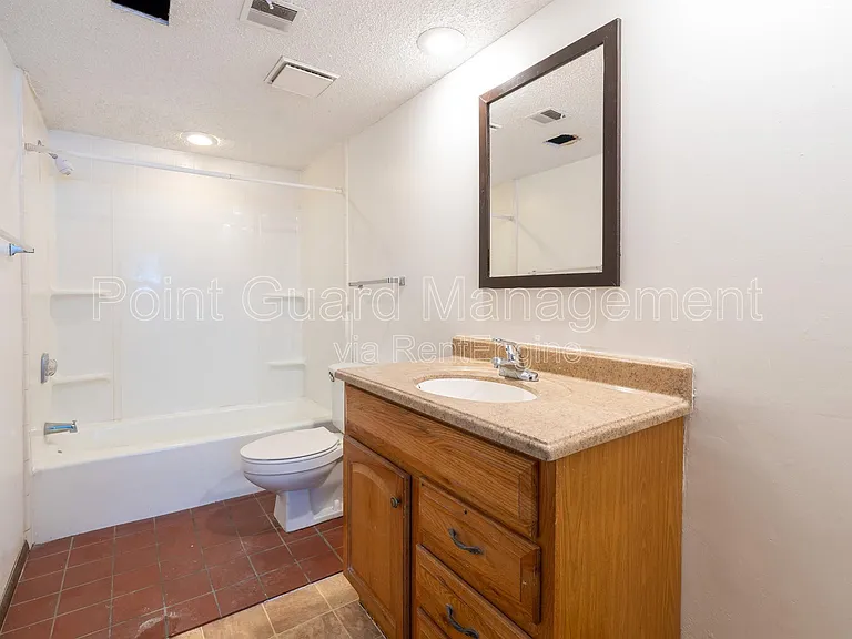 844 N Waco Ave — Photo 35