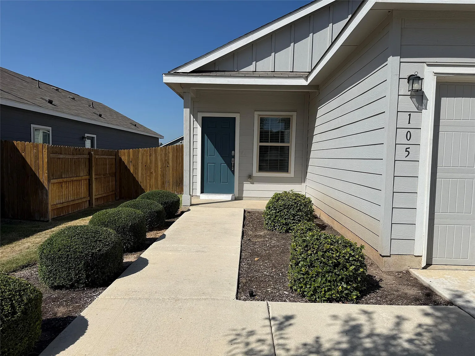 4 bed, 2.0 bath, 1627 sqft, $2,139 — Photo 2