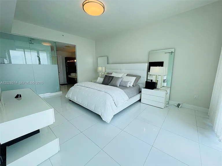 2020 N Bayshore Dr #2008 — Photo 16