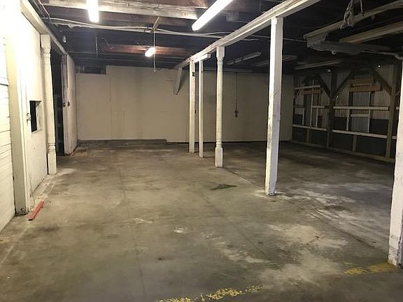4th image of 911 Joliet St