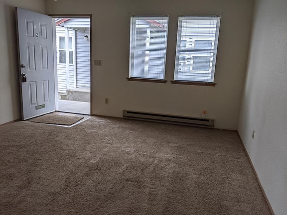 2nd image of 3208 Hoyt Ave #2