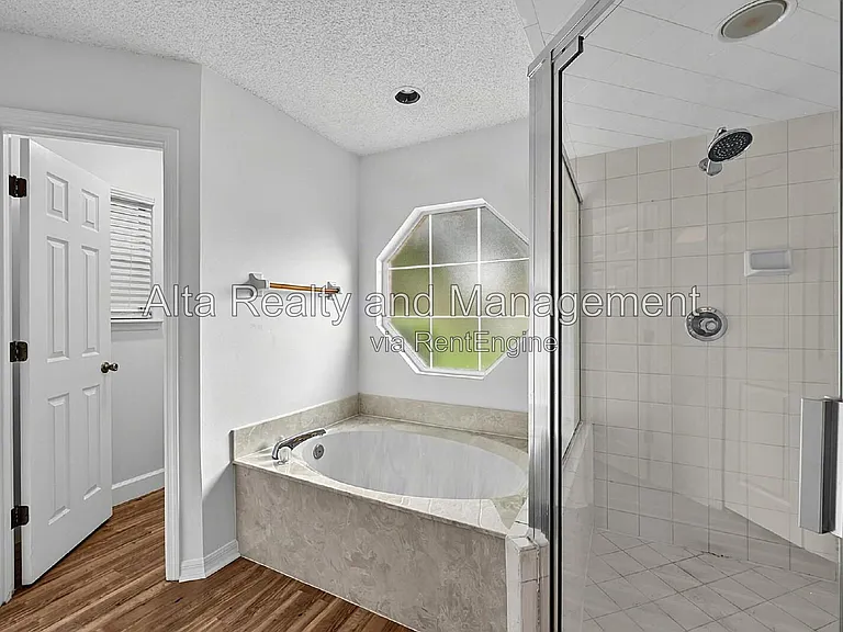 8426 Country Bend Cir W — Photo 20