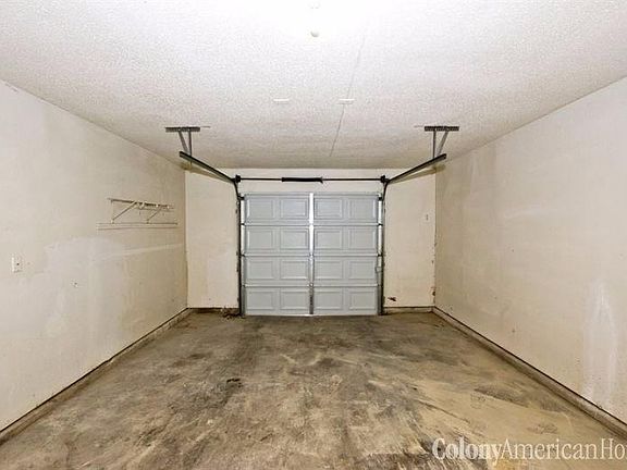 4th image of 10229 Pondwood Dr