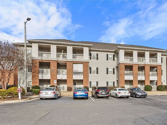 2nd image of 3218 Veterans Memorial Pkwy APT 1309