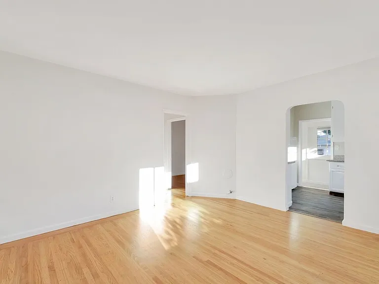Everett St 1537 — Photo 3