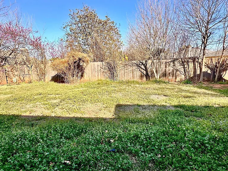 12109 Camelot Dr — Photo 35