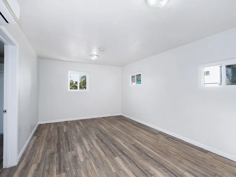 3087 Inez St — Photo 8