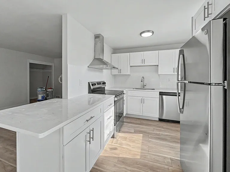 8 Midland Rd — Photo 2