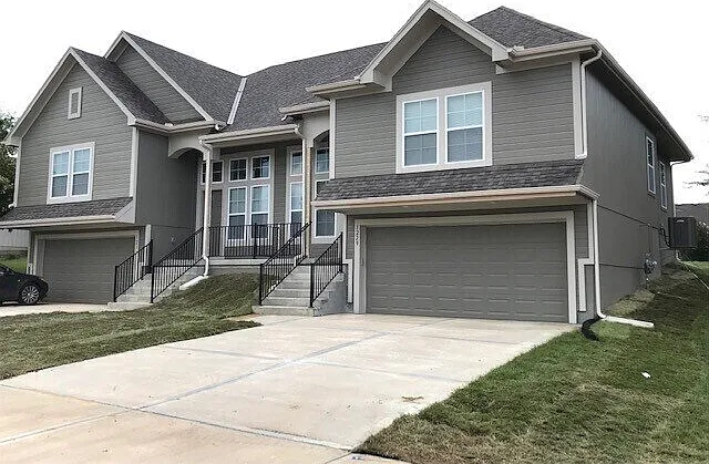 Delaware Ridge Townhome - Available October 2nd — Photo 2