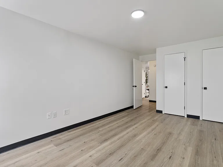 Wehnwood Court Apartments — Photo 22