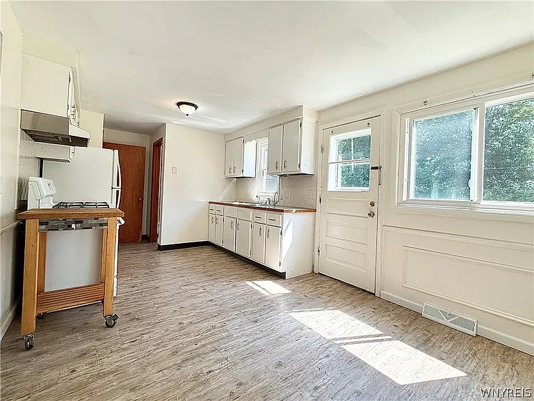 90 E Summerset Ln — Photo 7