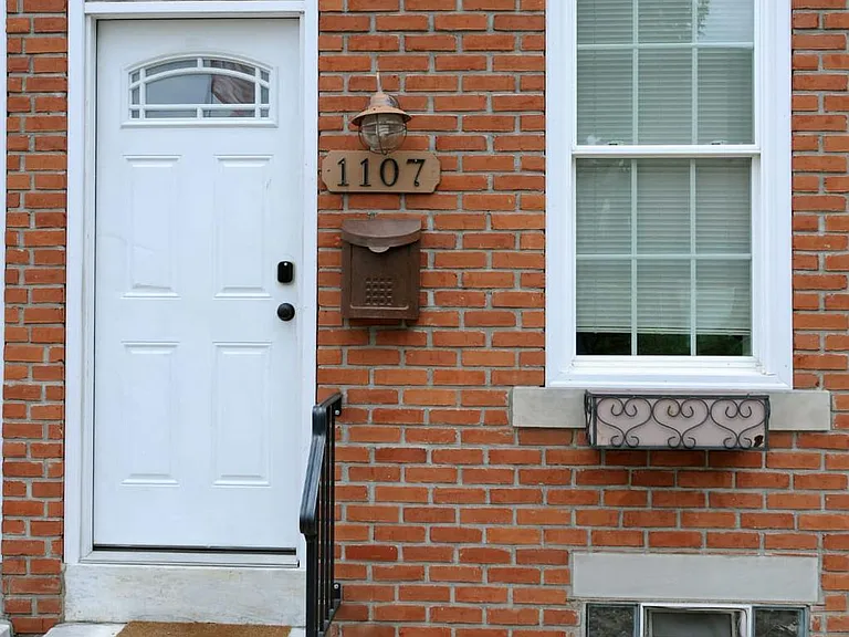 1107 N Lee St — Photo 1